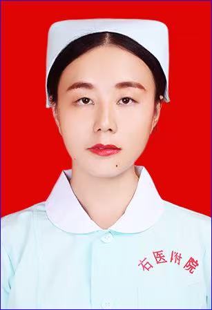 王霞