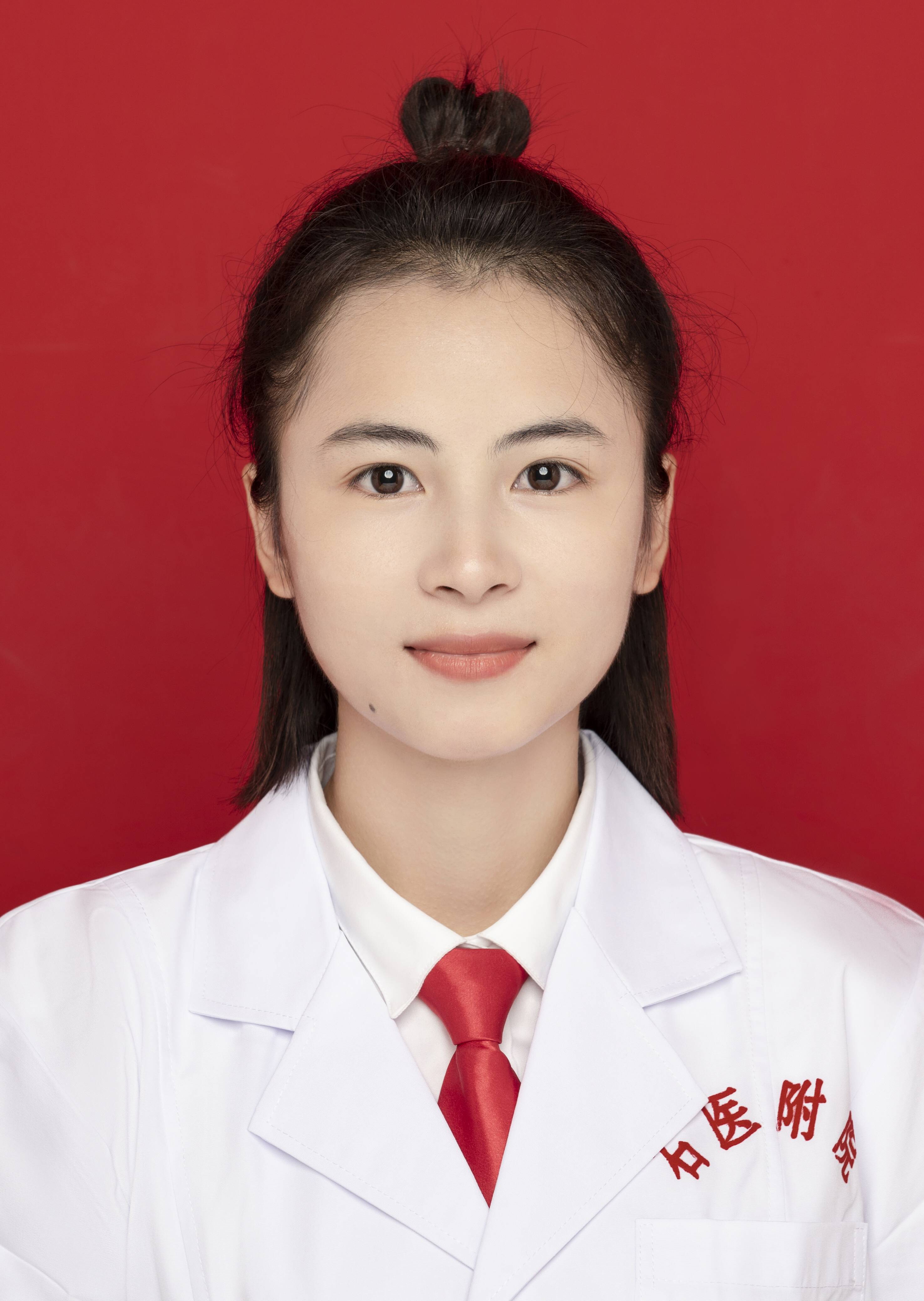 韦彩姮