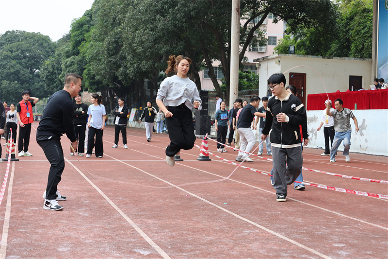 202512120913068211.jpg